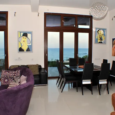 Villa Beach Pantheon