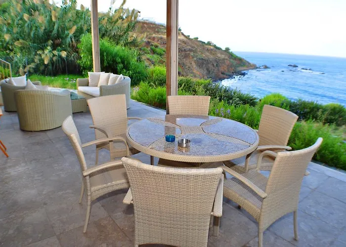 Beach Pantheon * Pomos